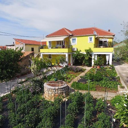 Senkini Dvori Apartamento Sutomiscica Exterior foto