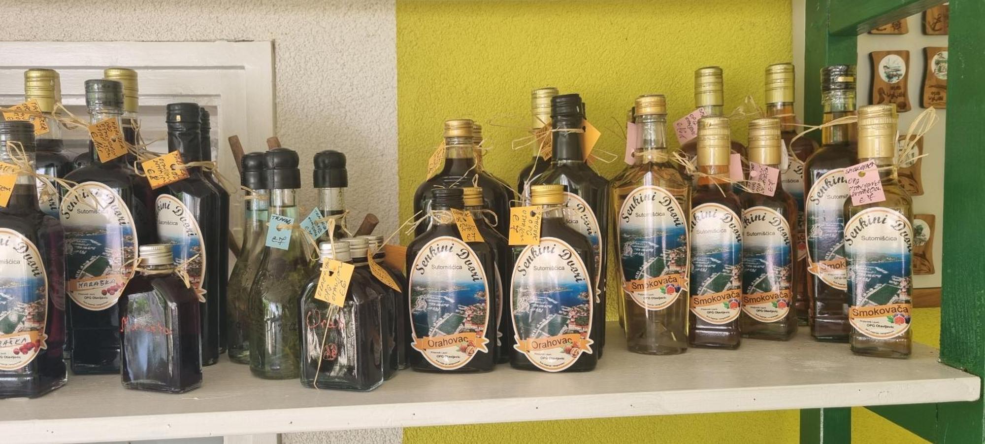 Senkini Dvori Apartamento Sutomiscica Exterior foto