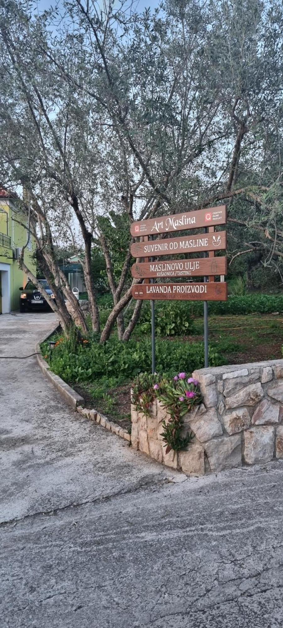 Senkini Dvori Apartamento Sutomiscica Exterior foto