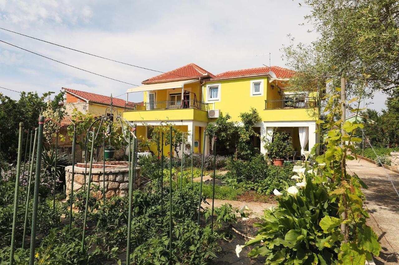 Senkini Dvori Apartamento Sutomiscica Exterior foto