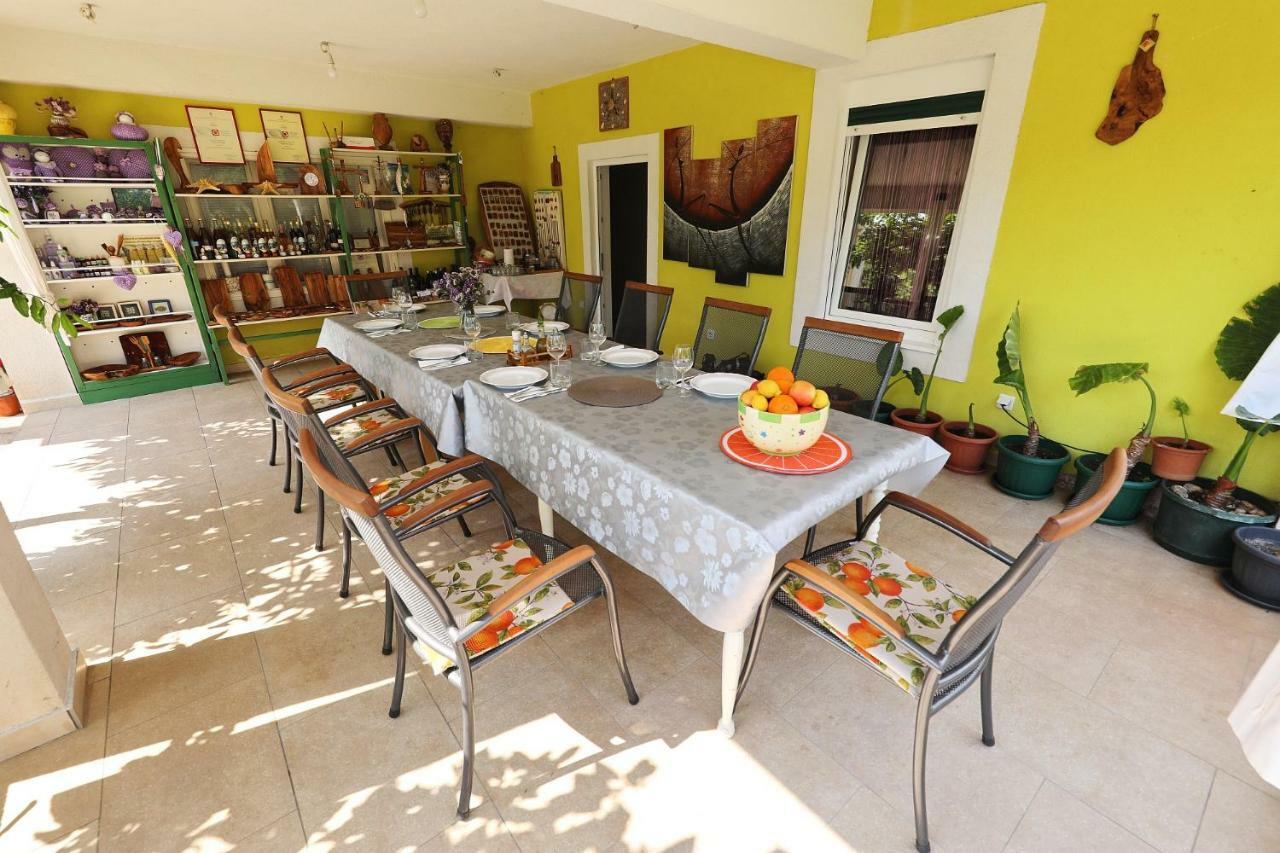 Senkini Dvori Apartamento Sutomiscica Exterior foto
