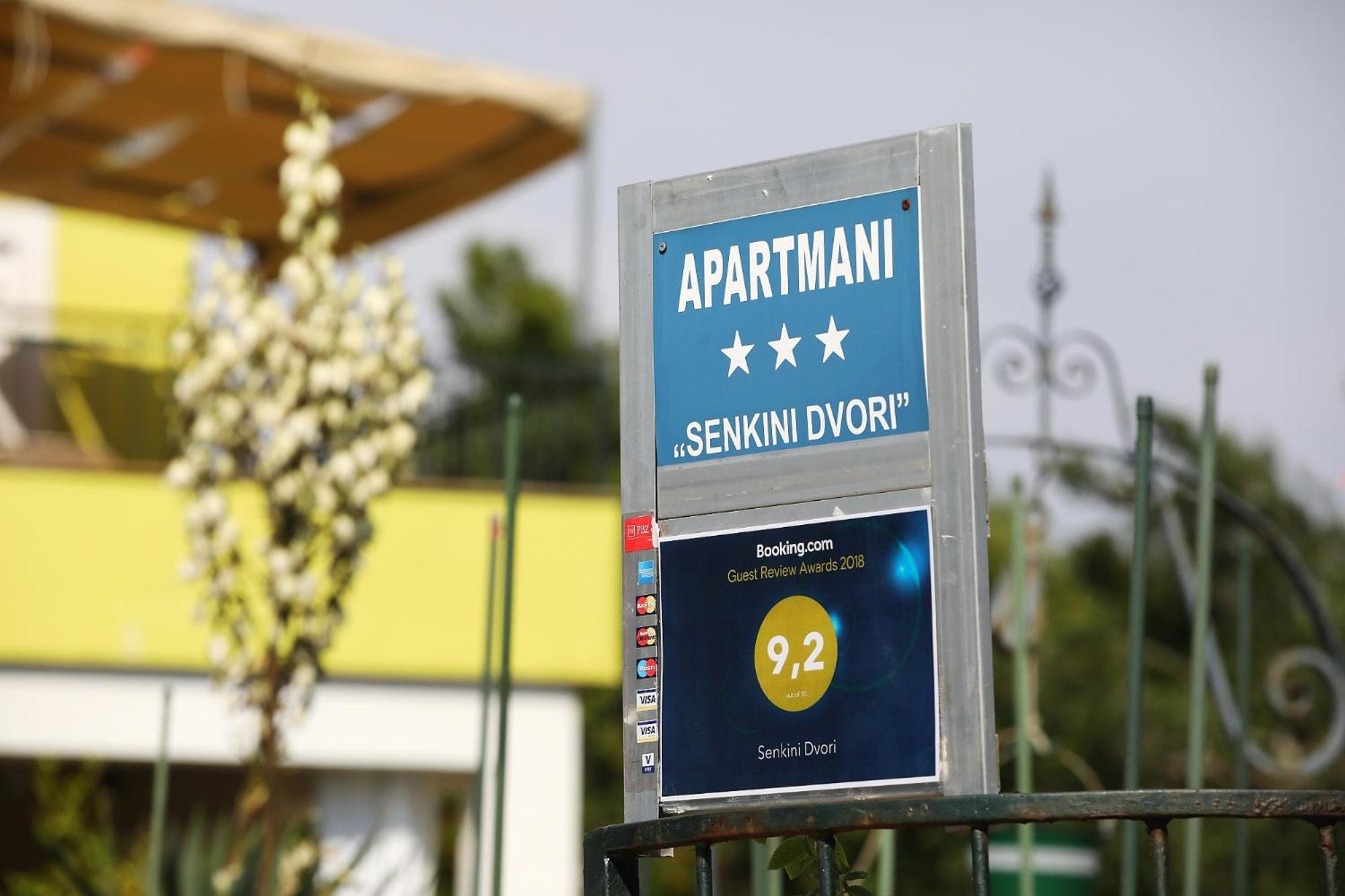 Senkini Dvori Apartamento Sutomiscica Exterior foto