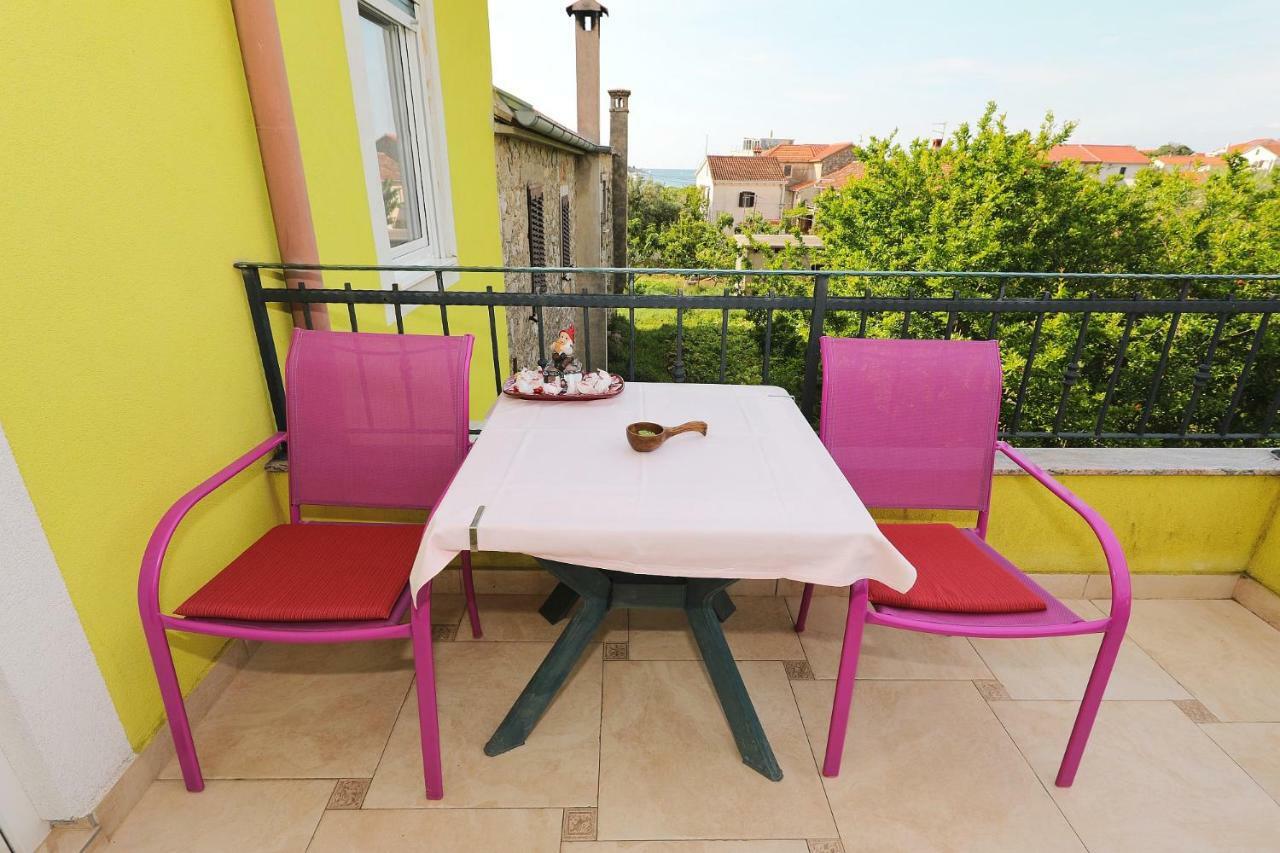 Senkini Dvori Apartamento Sutomiscica Exterior foto