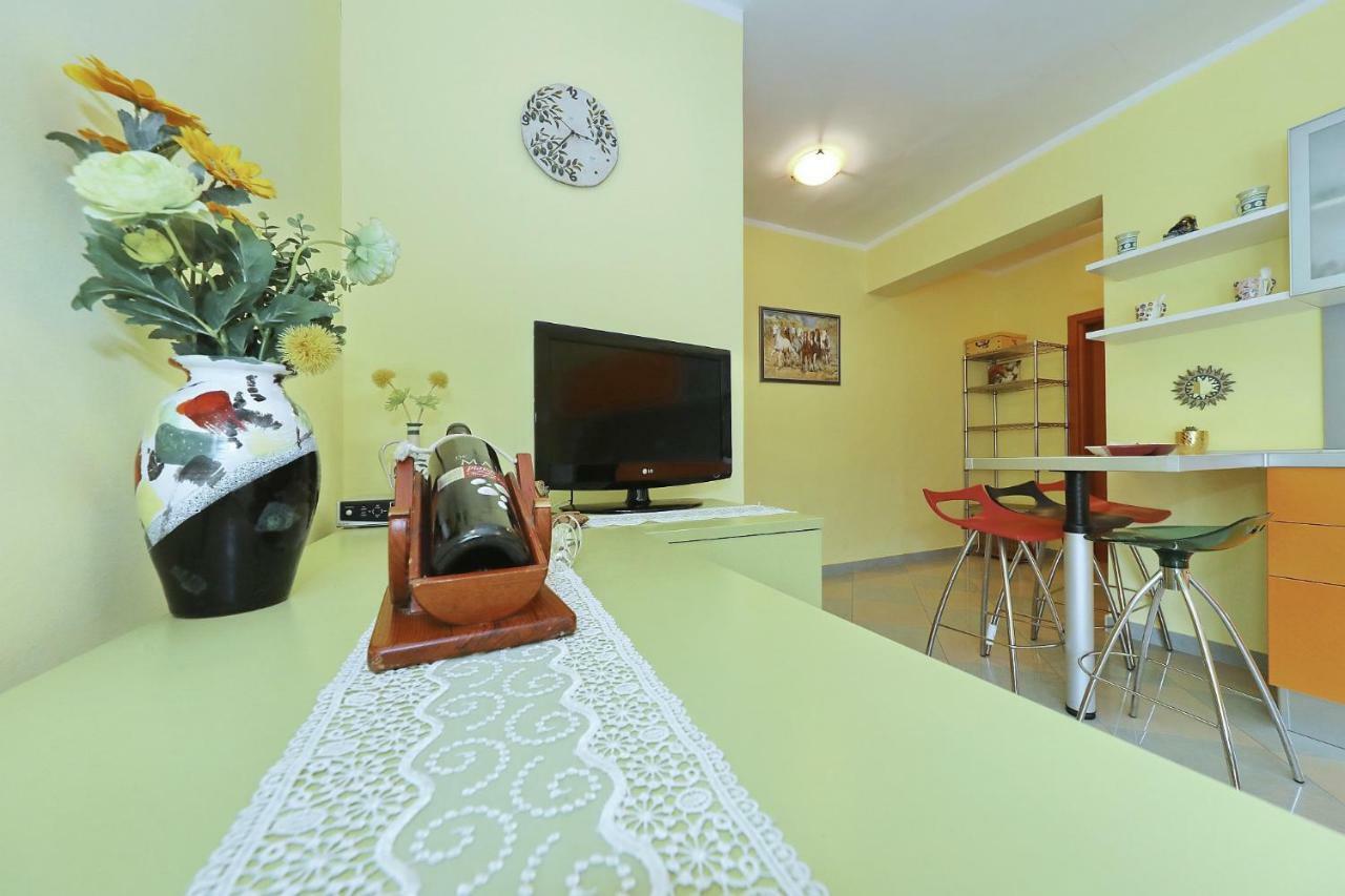 Senkini Dvori Apartamento Sutomiscica Exterior foto