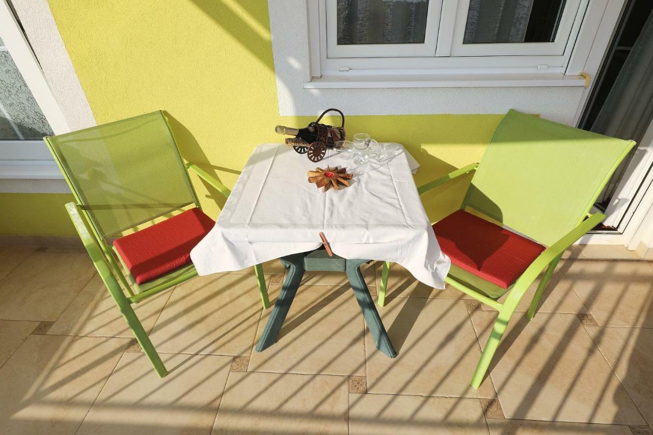 Senkini Dvori Apartamento Sutomiscica Exterior foto