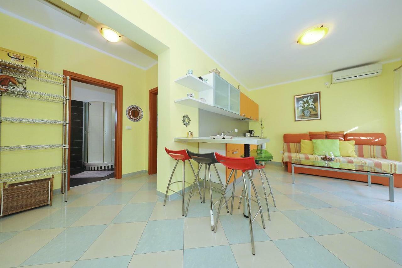 Senkini Dvori Apartamento Sutomiscica Exterior foto