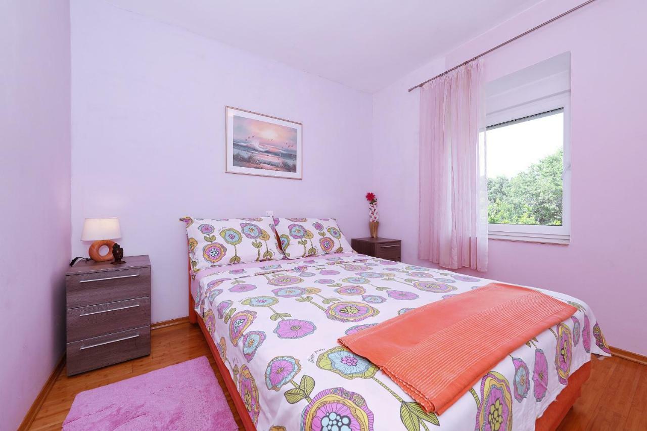 Senkini Dvori Apartamento Sutomiscica Exterior foto