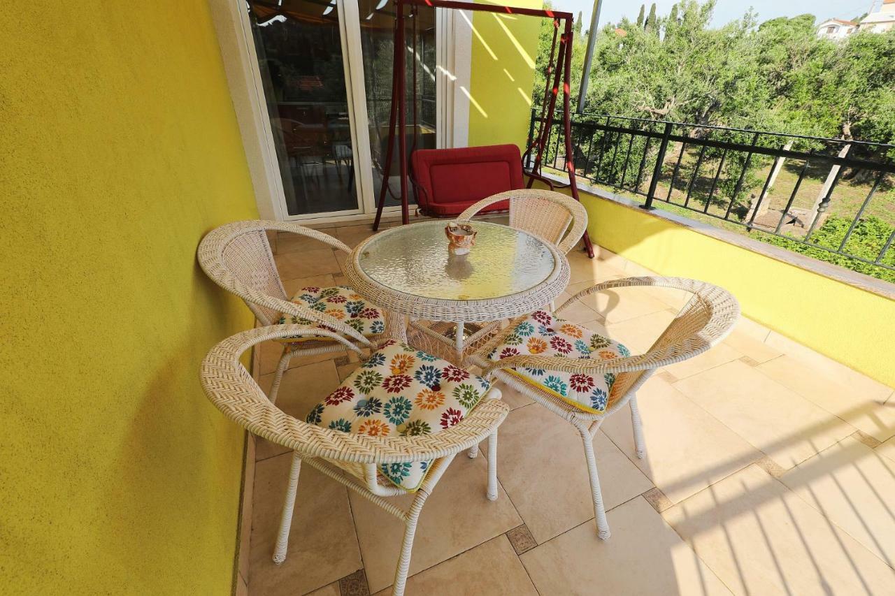 Senkini Dvori Apartamento Sutomiscica Exterior foto