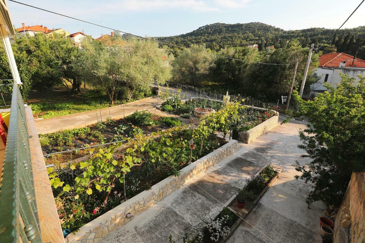 Senkini Dvori Apartamento Sutomiscica Exterior foto