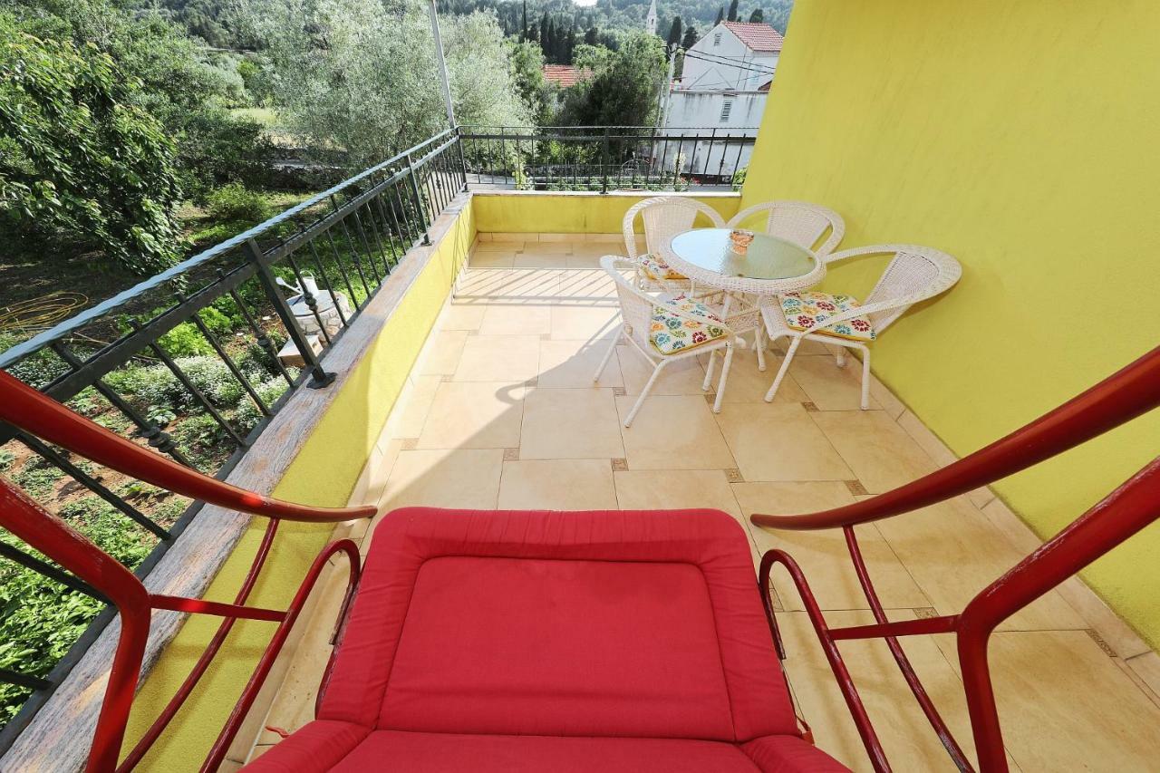 Senkini Dvori Apartamento Sutomiscica Exterior foto