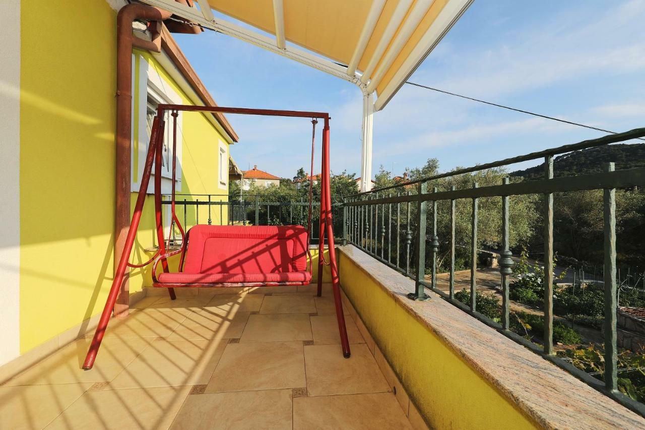 Senkini Dvori Apartamento Sutomiscica Exterior foto