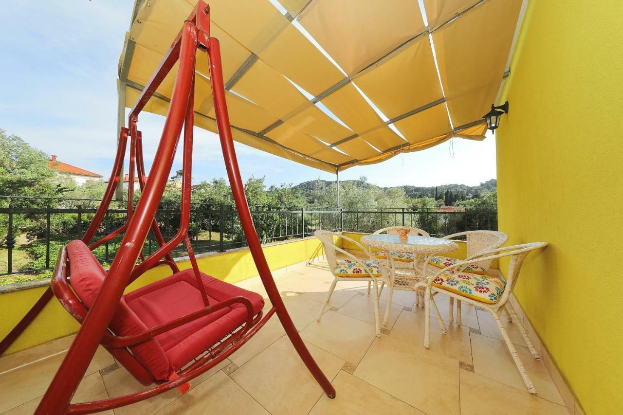 Senkini Dvori Apartamento Sutomiscica Exterior foto